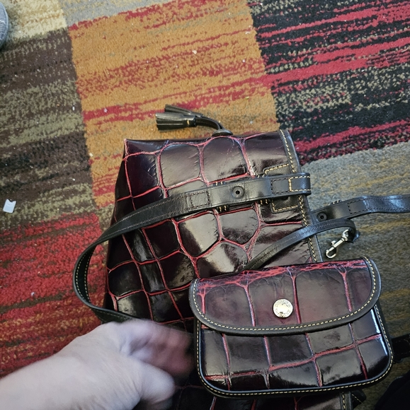 EUC Dooney & Bourke Croc embossed leather bag - Picture 8 of 8